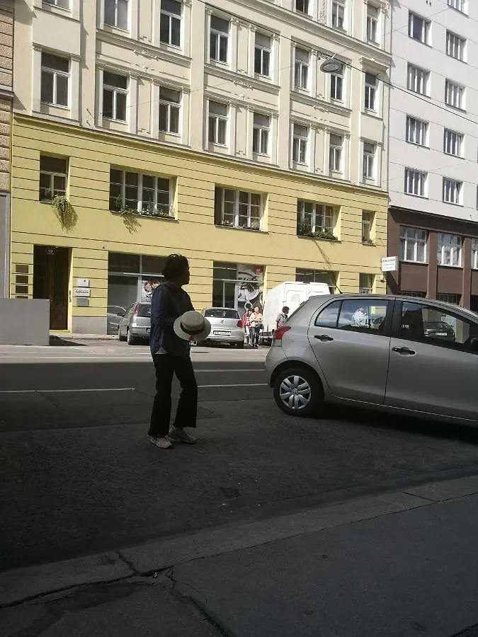 Vienna Central Rooms 3*,